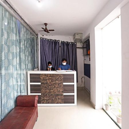 Aero Home Stay- Bed & Breakfast New Delhi Buitenkant foto