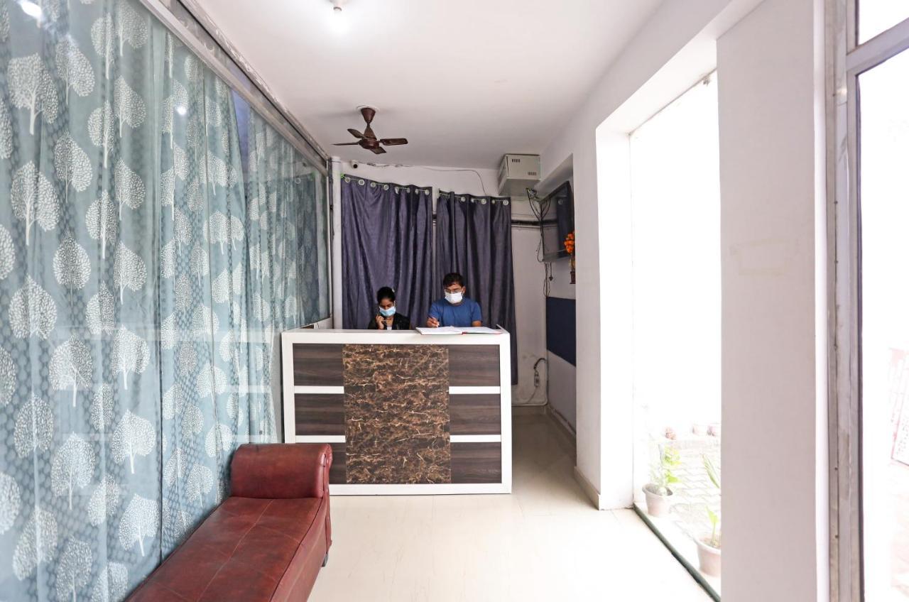 Aero Home Stay- Bed & Breakfast New Delhi Buitenkant foto